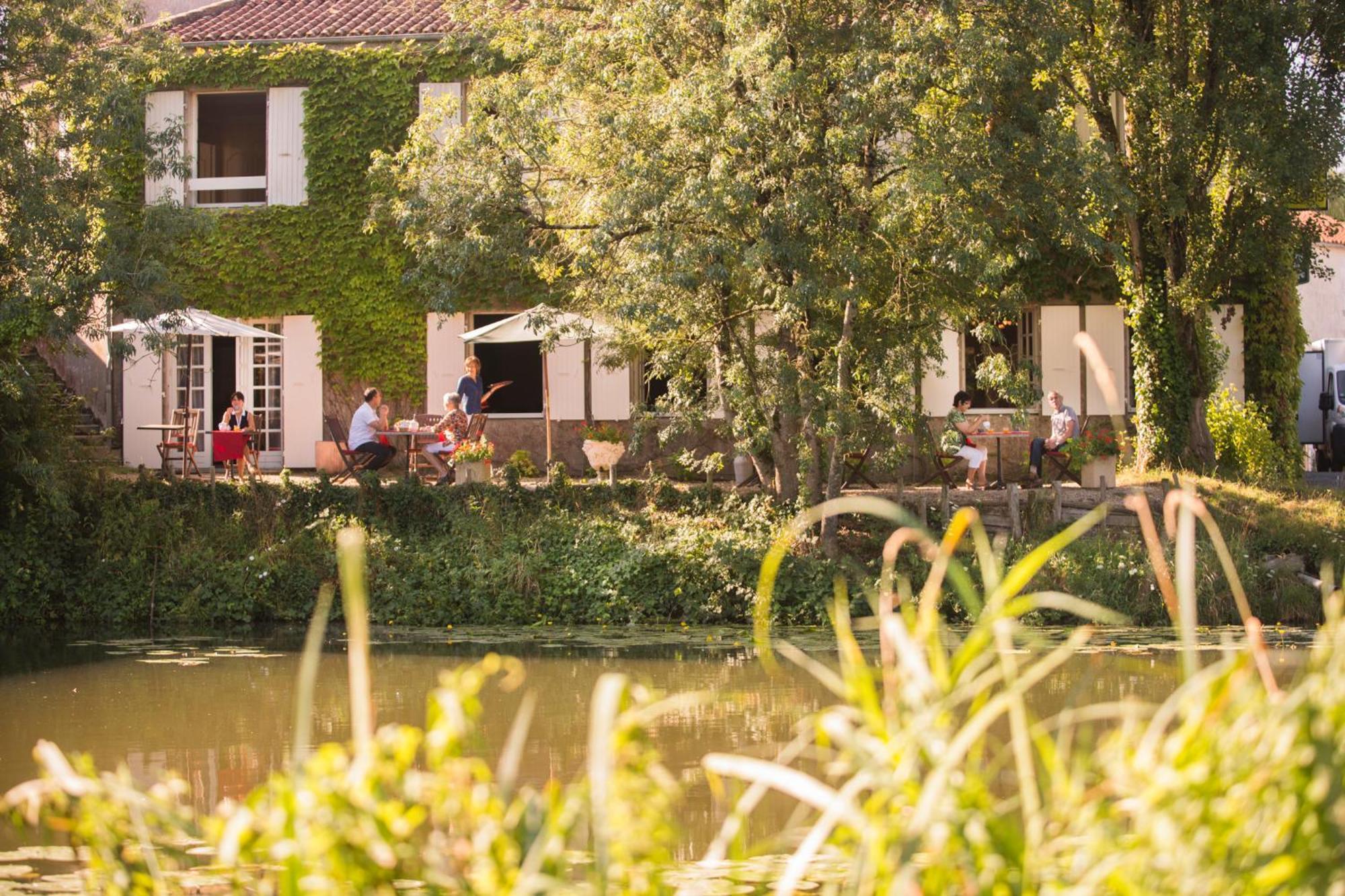 Logis Auberge De La Riviere Les Velluire-sur-Vendee Exterior foto